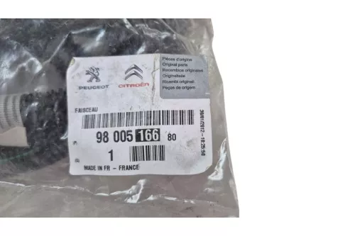 PSA / Stellantis Kabelboom van de accu waarbij de + zit 9800516680 (C715EO)