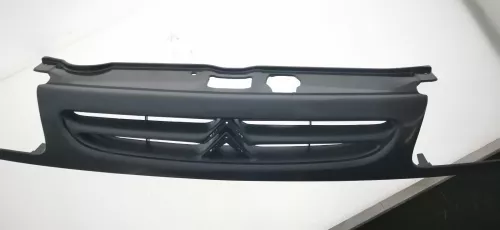 T1/ GRILL TYPE MET VAST OF LOS ROOSTER ZIJN DOOR ELKAAR TE